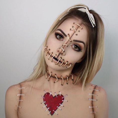 Voodoo Doll Makeup, Beautiful Halloween Makeup, Makeup Zombie, Makeup Clown, Fantasy Make-up, Halloweenský Makeup, Halloween Make-up Looks, Uhyggelig Halloween, Drag Make-up