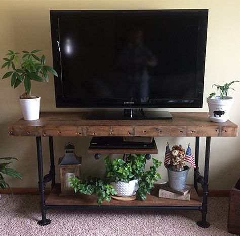 DIY- Reclaimed Wood Industrial Pipe TV Stand — Steemit Homemade Tv Stand, Diy Tv Stand Ideas, Unique Tv Stands, Pallet Cabinets, Tv Stand Plans, Tv Stand Ideas, Reclaimed Wood Tv Stand, Diy Furniture Tv Stand, Small Tv Stand