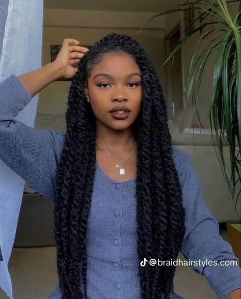 Small Vs Medium Box Braids, Marley Twists 4c Hair, Loose Twists Braids, Jamaican Braids Hairstyles, Marley Box Braids, Box Braids With Marley Hair, Twist Braids Hairstyles Ideas, Long Twist Hairstyles For Black Women, Long Marley Twists Medium