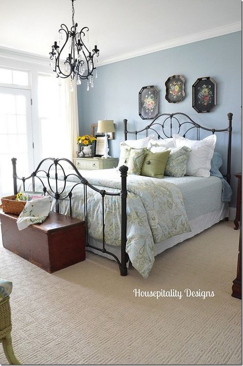 Love the touches of black in this guest room ~ black iron bed, black chandelier & the black tole painted trays above the bed. California King Metal Bed Frame, Periwinkle Blue Bedroom Ideas, Christmas Guest Room, Housepitality Designs, Black Iron Beds, Tole Trays, Bed Chest, Wrought Iron Beds, Wrought Iron Bed