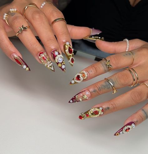 #blingnails #nailcharm #junknails #rednails #busynails #nailbling #baddienails #stilletonails #nailgasm #nailaddict #nailtech Junk Nails, Chrome Nails, Nail Inspo, Nails