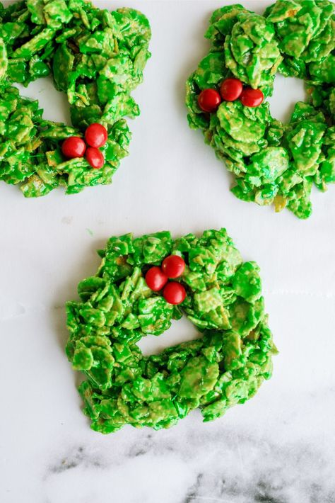 Cornflake Christmas Wreath Cookies Recipe Cornflake Wreaths, Fun Holiday Desserts, Christmas Wreath Cookies, True Christmas, Christmas Baking Cookies, Wreath Cookies, Chocolate Oatmeal Cookies, Natural Food Coloring, Christmas Cookie Exchange