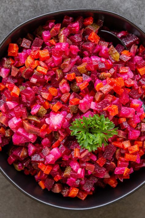 Russian Vinaigrette Salad (Beet Salad) - Momsdish Russian Vinaigrette Salad, Russian Beet Salad Recipes, Ukrainian Beet Salad, Russian Meals, Russian Appetizers, Beet Vinaigrette, Polish Salad, Salad Beet, Potatoes Ideas