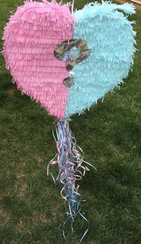 Heart Piñata, Pink Gender Reveal, Gender Reveal Pinata, Gender Reveal Diy, Simple Gender Reveal, Gender Reveal Unique, Pregnancy Gender Reveal, Gender Reveal Party Theme, Idee Babyshower