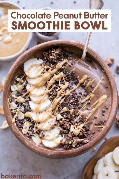 This Chocolate Peanut Butter Smoothie Bowl tastes like a peanut butter cup, but it's actually a filling, superfood-packed breakfast that comes together in just 5 minutes! This gluten-free + vegan smoothie bowl is the perfect easy vegan breakfast. Peanut Butter Banana Smoothie Bowl, Chocolate Peanut Butter Smoothie Bowl, Chocolate Peanut Butter Banana Smoothie, Peanut Butter Smoothie Bowl, Smoothie Bowls Recipe Easy, Blueberry Mango, Easy Vegan Breakfast, Bowl Recipes Easy, Vegan Smoothie Bowl