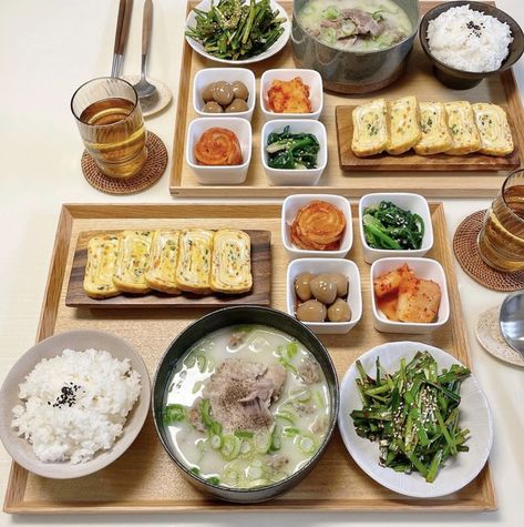 Korean Food Platter, Korean Home Cooked Meals, Lunch Ideas Korean, Korean Dinner Aesthetic, Korean Food Table, Korean Meal Aesthetic, Korean Dinner Table, Korean Dinner Ideas, Korean Restaurant Food