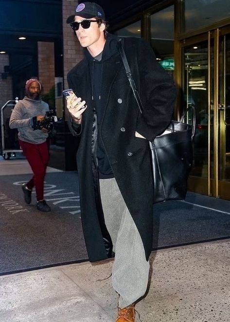 Jacob Elordi Airport, Jacob Elordi Handbag, Jacob Elordi Purse, Jacob Elordi Bags, Jacob Elordi, 2024 Style, Bowling Bags, Celebrity Style, Mood Board