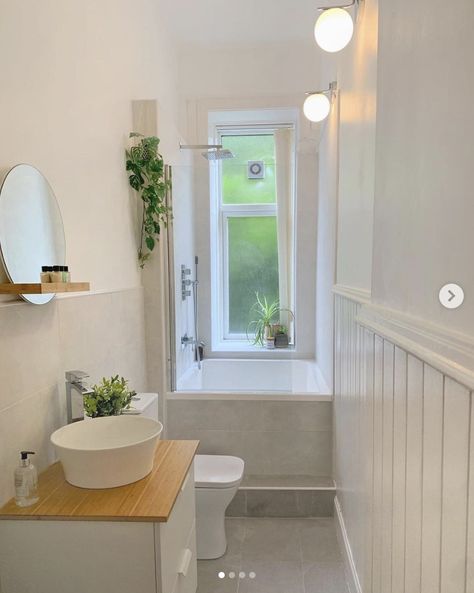 Tiniest Bathroom, Narrow Bathroom Layout, Cramped Bathroom, Tiny Bathtub, Small Space Bathroom Design, Deep Bathtub, Japanese Bathroom, Tiny Bath, Bathroom With Tub