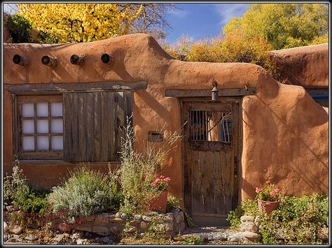 Old Adobe with wooden door, Santa Fe, NM  photo by Mike Jones Modern Adobe House Exterior, Adobe House Exterior, Modern Adobe House, Adobe Houses, Santa Fe Style Homes, Casa Hobbit, New Mexico Style, New Mexico Homes, Adobe Home