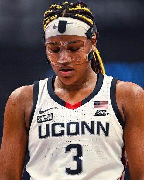 Aaliyah Edwards, Maya Moore, Uconn Womens Basketball, Women's Basketball, Womens Basketball, Aaliyah, Inspirational People, Basketball Players, Basketball