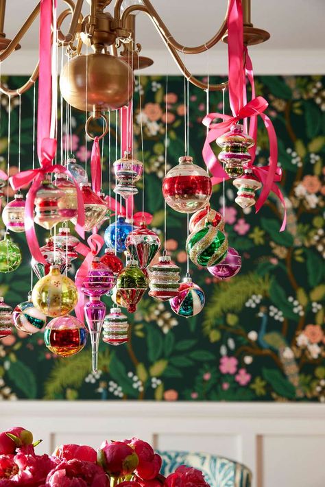 Christmas Chandelier, Pink Christmas Ornaments, Pink Christmas Decorations, Christmas Decor Inspiration, Christmas Planning, Pink Christmas Tree, Christmas Inspo, Christmas Mantels, Christmas Trends