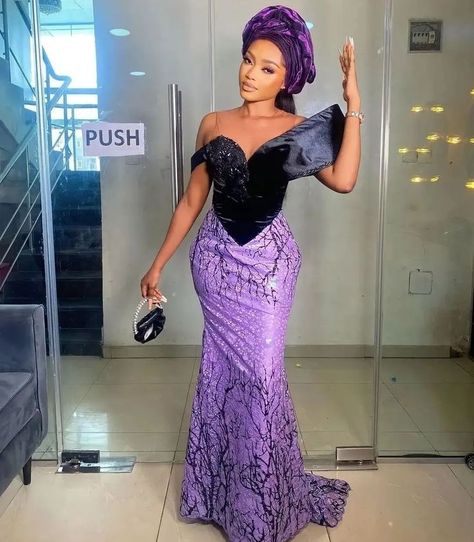 Wedding Guest Outfit Skirt, Lilac Dress Outfit Wedding, Asoebi Styles 2023, Wedding Asoebi Styles, Asoebi Styles Lace Classy, Asoebi Styles Lace Traditional Weddings, Asoebi Lace Styles For Wedding, Asoebi Dress Styles, Lace Fashion Asoebi