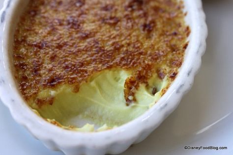 Disney Recipe: Pistachio Crème Brûlée from Tony’s Town Square in Magic Kingdom Pistachio Creme, Pistachio Paste, Pistachio Recipes, Disney Desserts, Creme Brulee Recipe, Egg Yolks, Disney Food Blog, Town Square, Köstliche Desserts