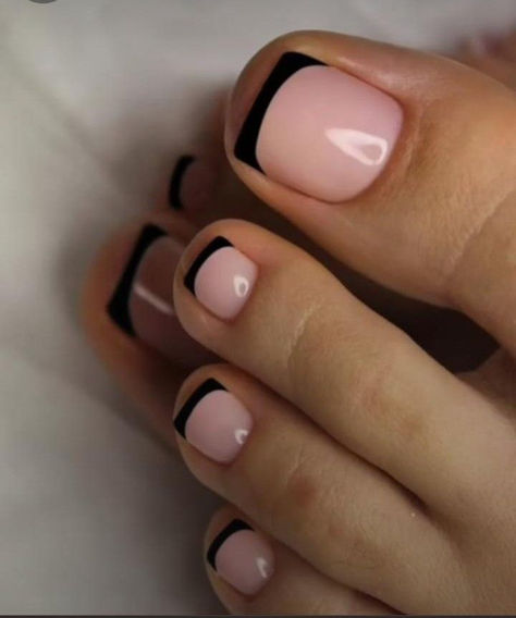 Black Tip French Pedicure, Black Tip Toenails, Black Nail Polish Pedicure, Pedicure Black French Tip, Black French Toenails, Black Toenail Designs Pedicures, Black Tip Pedicure, French Toes Black Women, Pedicures For Fall