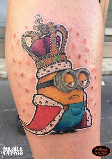 #minion #minionre #king #minions #tattoo #tattooartist #colortattoo #mrjack #mrjacktattoo #mrjacktattooartist #tatuaggio #bodyart #arte Minions Tattoo Design, Tattoo Ideas Religious, Tattoo Ideas Half Sleeve, Minion Tattoo Ideas, Minions Drawing, Half Sleeve Tattoo Ideas, Minion Tattoo, Minion Drawing, Shell Tattoo