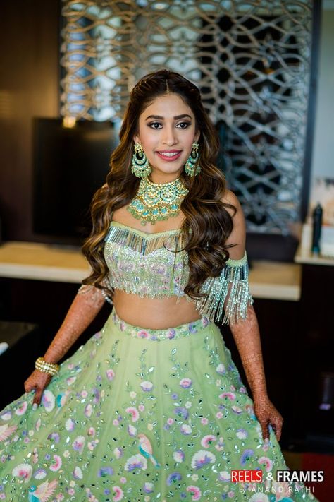 A Super Pretty Bangalore Wedding With Stunning Outfits & A Breathtaking Bridal Entry | WedMeGood Girlish Hairstyles, Hairstyles On Lehenga, Mehndi Makeup, Bangalore Wedding, Bridal Entry, Mehendi Outfits, Bollywood Lehenga, Green Lehenga, Bride Sister