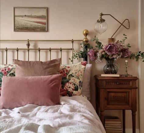 Dusty Pink Bedroom, Pink Bedroom Decor, Farrow And Ball, Style Deco, Pink Bedroom, Apartment Inspiration, Room Inspiration Bedroom, Dream House Decor, My New Room