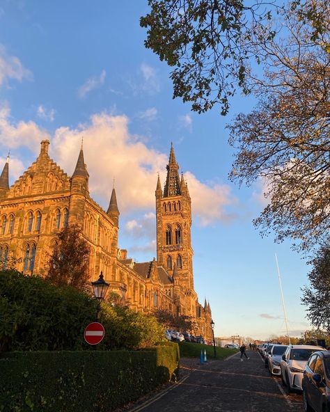 Pretty College Campus, Glasgow University Aesthetic, Glasgow Aesthetic, Uni Motivation, Uni Vibes, Scotland Aesthetic, University Of Glasgow, Scotland Glasgow, Glasgow University