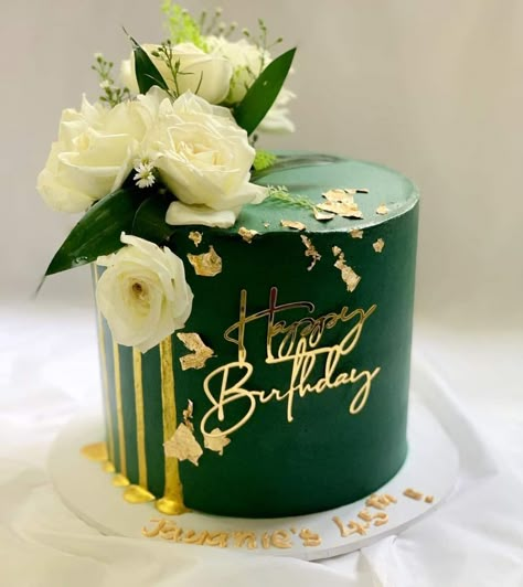 Happy Birthday 🎉birthday cake 🎂birthday wish 🎊sweet cake 🎂 30th Birthday Cake Green And Gold, 42 Birthday Cake For Woman, Emerald Green And Gold Cake Birthday, Birthday Cake Green And Gold, Green And Gold Birthday Cake, Emerald Green Birthday Cake, Green Cake Ideas, Green Cake Design, Emerald Cake