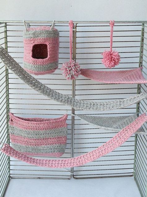 Sugar Glider Bonding Pouch, Love Birds Pet, Sugar Glider Cage, Bird Pet, Sugar Bears, Pet Hammock, Guinea Pig Toys, Sugar Gliders, Diy Bird Feeder