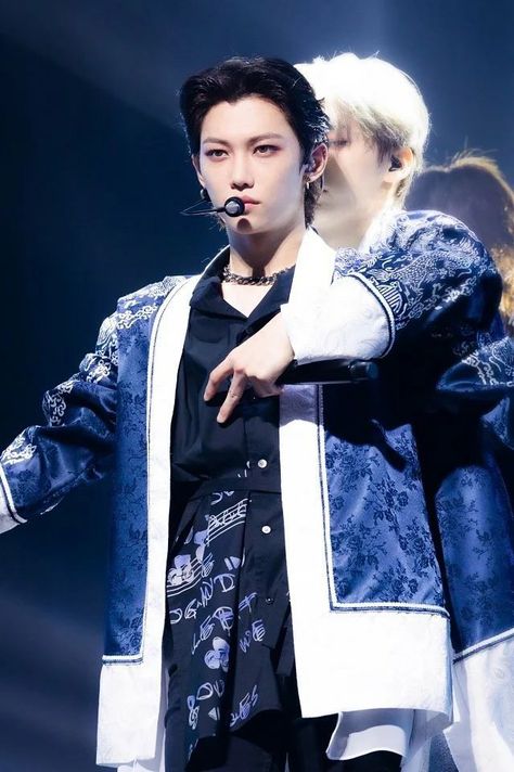 #Felix#straykids maniac world tour in japan — official press photos https://t.co/RovZbbG2PD Felix Skirt, Belle Disney, Lee Know Stray Kids, Japan Photo, Lee Felix, Youtube Kids, Blue Ray, Pop Bands, Kids Icon