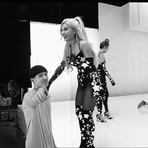 Focus Music Video Ariana, Ariana Grande Focus Aesthetic, Ariana Grande Music Video Outfits, Ariana Grande Stage Outfits, Ariana Focus, Focus Ariana Grande, Drag Performance, Ariana Grande Performance, Focus Music