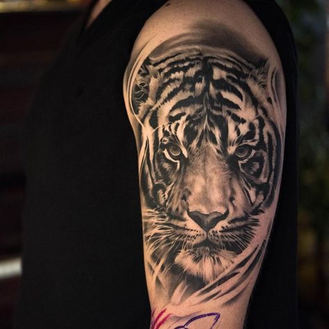 Black Men Tattoos, Cool Half Sleeve Tattoos, Dad Tattoos, Tiger Tattoo, Half Sleeve Tattoo, Tattoos Ideas, Tattoo Designs Men, Shoulder Tattoo, Flash Tattoo