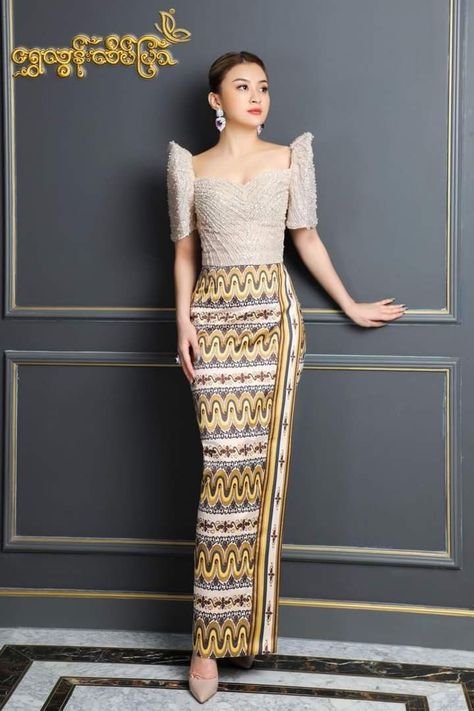 Modern Filipiniana Gown, Filipiniana Wedding Dress, Filipiniana Gown, Modern Filipiniana Dress, Batik Dress Modern, Batik Kombinasi, Modern Filipiniana, Filipiniana Dress, Grad Outfits