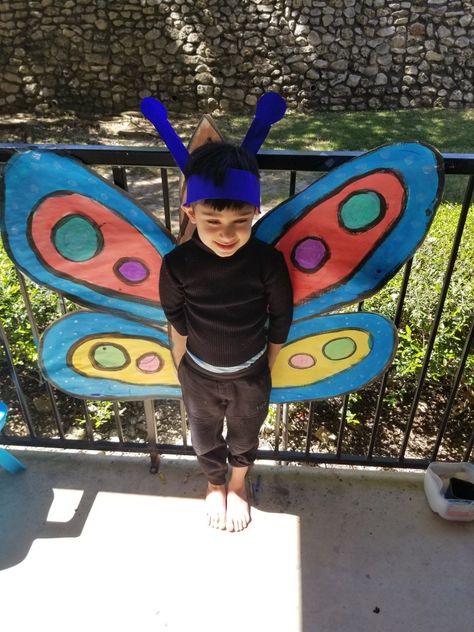 DIY butterfly wings Butterfly Wings Art, Giant Butterfly, Diy Butterfly, Butterfly Painting, Life Size, Butterfly Art, Butterfly Wings, Make It Yourself, Art