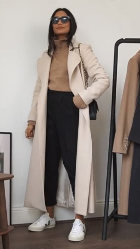 Beige Coat Outfit Casual, Long Beige Coat Outfit, Coatigan Outfit, Beige Coat Outfit, Long Beige Coat, Coat Outfit Casual, Long Coat Outfit, Job Clothes, Winter Coat Outfits