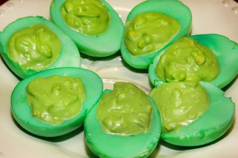 This simple but fun recipe Grinched Eggs is my green take on Deviled Eggs. My kids love em' and got a kick out of the green eggs and filling. Even better, they take only a few minutes to make and are a hit at parties! Green And Yellow Food Ideas, Grinch Deviled Eggs, Green Deviled Eggs, Dyed Deviled Eggs, Grinch Night, Colorful Recipes, The Grinch Who Stole Christmas, Natural Food Dye, Devilled Eggs Recipe Best