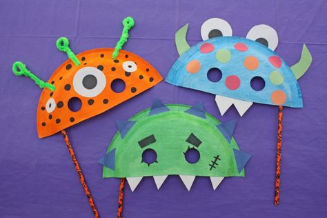 DIY Paper Plate Monster Masks Halloween Mask Craft, Monster Masks, Halloween Infantil, Mascaras Halloween, Easy Halloween Party, Monster Crafts, Halloween Crafts For Toddlers, Halloween Arts And Crafts, Masks Crafts