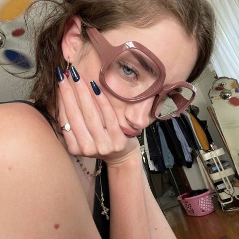 Square Tip Acrylic Nails, Up Close Selfie, Square Glasses Aesthetic, Big Glasses Aesthetic, Camille Roth, Chunky Glasses, 70s Glasses, Glasses Outfit, Big Glasses