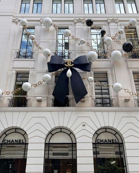 Edel Kavanagh, Coco Crush, Art Appliqué, Chanel Store, The Mundane, Luxury Aesthetic, Be Beautiful, Chanel Black, White Aesthetic