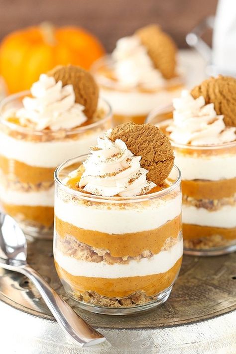 Desserts For Thanksgiving, Easy Thanksgiving Desserts, Mini Pumpkin Pies Recipe, Easy Thanksgiving Dessert Recipes, Autumn Desserts, No Bake Pumpkin Pie, Thanksgiving Desserts Easy, Mini Torte, Mini Pumpkin Pies