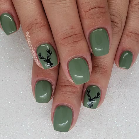 Camo Nail Designs Camouflage, Yellowstone Nails Design, Hunting Season Nails, Hunter Green Nail Ideas, Hunting Nail Designs, Southern Nails, Army Green Nails, Camo Nail Designs, Cowgirl Nails