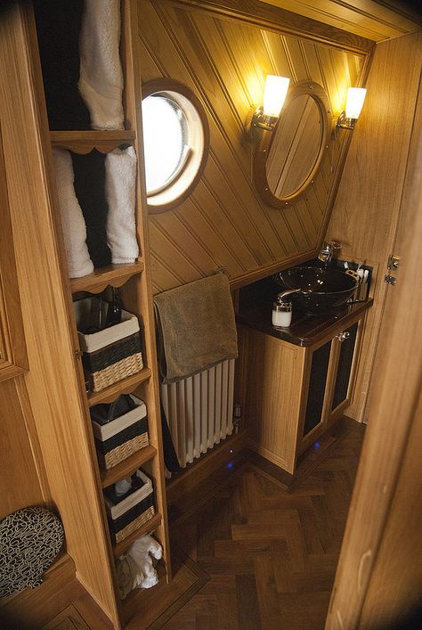 walk-through bathroom shelving storage..... Could free up towel space in the wardrobe if they can fit in the bathroom Houseboat Bathroom, Narrowboat Bathroom, Room Shelves Ideas, Widebeam Boat, Boat Bathroom, Canal Boat Interior, Barge Boat, Narrowboat Interiors, Canal Barge