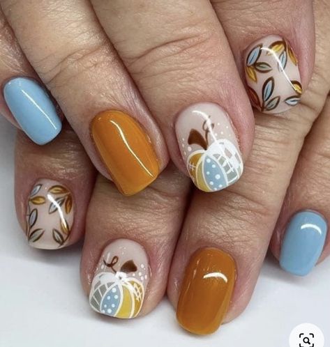 Cute Fall Pumpkin Nails, Blue Pumpkin Nail Art, Atum Nails Design, Short Fall Nail Designs 2023, November Themed Nails, Autumn Fingernails, Fall Fingernail Designs Autumn, November Nail Ideas Gel Short, Fun Fall Nail Art