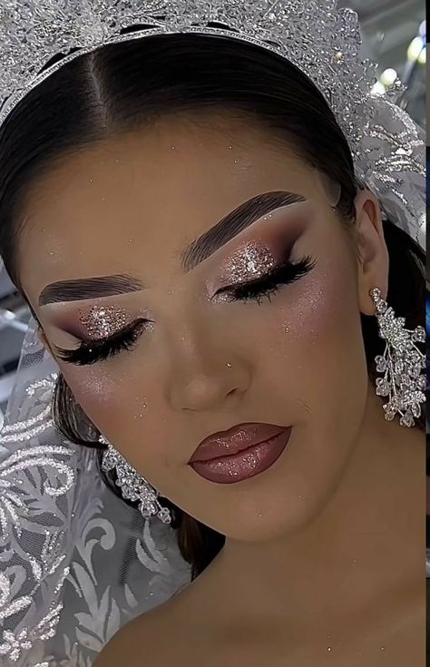 Red Eyeshadow Look, Brown Makeup Looks, Birthday Makeup Looks, Sparkly Makeup, Latest Makeup Trends, Prom Makeup Looks, Eyebrow Makeup Tips, Gel Powder, Birthday Makeup