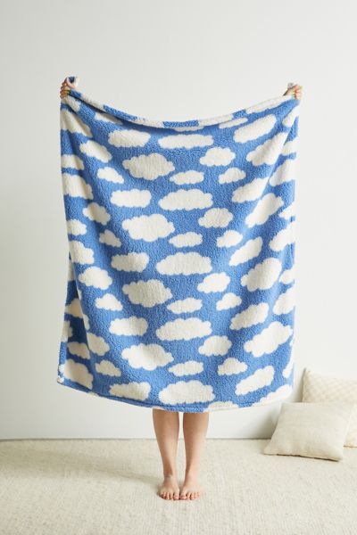 Cloud Sherpa Throw Blanket | Urban Outfitters Canada Urban Outfitters Throw Blanket, Cute Blankets Aesthetic, Blanket Aesthetic, Cloud Blanket, Blankets Throw, Christmas Crochet Blanket, Gnome Decor, Cloud Print, Cute Blankets