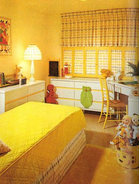 70s kid room 60s Room, Teen Girl Bedroom Ideas, Yellow Kids Rooms, 70s Bedroom, Retro Rooms, 1970s Home Decor, Girl Bedroom Ideas, 70s Interior, 1970s Decor