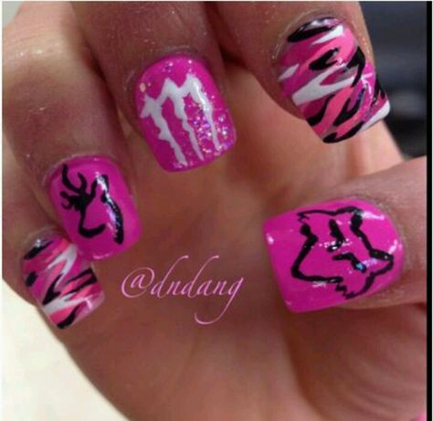 Cute. Browning symbol looks like trash tho Fox Racing Nails, Country Girl Nails, Racing Nails, Monster Nails, Camo Nails, Country Nails, Skin Nails, I Love Nails, Girls Nails