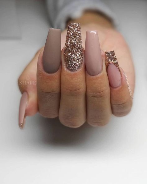 2,540 Likes, 3 Comments - Nails Magaziine (@nails_magaziine) on Instagram: “Would you wear this combo?🙋🏽‍♀️ Let me know in the comments 😍 . . . . Cinnamon Gold, Dark…” Tan Nail Designs, Ongles Beiges, Tan Nails, Orange Acrylic Nails, New Years Nail Designs, Golden Nails, Beige Nails, Pretty Nail Art Designs, Nail Designs Glitter