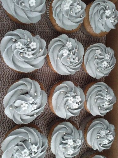 Silver Cupcakes 25th Anniversary Cupcakes Ideas, 25th Anniversary Cupcakes, Silver Cupcakes Ideas, Gray Cupcakes, Bday Cupcakes, 25th Wedding Anniversary Cakes, Silver Food, Cupcake Flower Bouquets, Anniversary Cupcakes