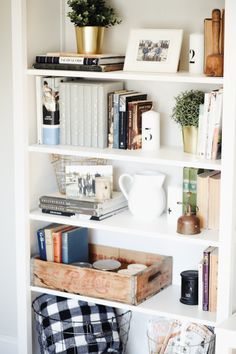 how to style a bookcase. Farmhouse Dress, Style A Bookcase, Styling A Bookcase, Styling Bookshelves, Lots Of Books, Shelf Decor Living Room, Styling Shelves, Decorating Bookshelves, Bookcase Styling