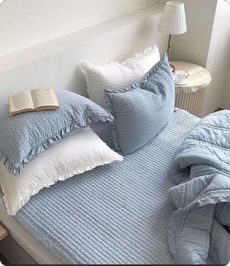 Diy Dorm Room Decor, Diy Dorm Room, Blue And Cream Bedroom, Sabrina Carpenter Aesthetic, Light Blue Bedding, Blue Bed Sheets, Dorm Room Lights, Costal Bedroom, Carpenter Aesthetic