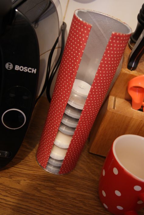 DIY Tassimo Pod Holder - Made with a Pringles tube and pretty paper! Tassimo Pod Storage Ideas, Coffee Pod Storage, Coffee Stations, Pringles Can, Coffee Pod Holder, Home Coffee Stations, Fun Easy Crafts, Diy Coffee, Diy Cardboard