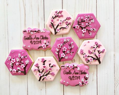 @tastytreatsbyteri on Instagram: “Cherry blossom baby shower cookies #tastytreatsbyteri #babyshowercookies #customcookies #cookiesofinstagram #royalicingcookies…” Cherry Blossom Baby Shower Theme, Cherry Blossom Baby Shower Ideas, Cherry Blossom Party Favors, Cherry Blossom Birthday Party, Cherry Blossom Cupcakes, Cherry Blossom Cookies, Cottage Getaway, Cherry Blossom Party, Panda Baby Showers