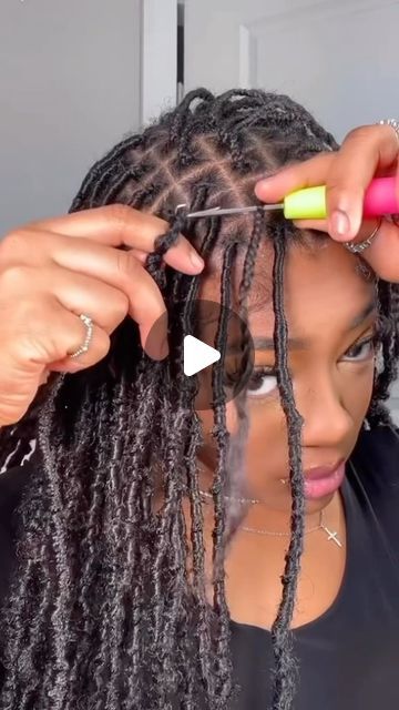 💯Raw Human Hair Vendor on Instagram: "Knotless Faux Locs Tutorial!😻Drop a like for her amazing work!👍🏾Follow @elfinhair_beauty for more inspiration~  👉🏽Click our bio website to find more hairstyles~ 💸Use coupon code: “VV10” —————————————————— ⬇️COMMENT BELOW⬇️ ❤️LIKE, SAVE AND SHARE❤️ . .  . .  . .  .  . #explorepage  #satisfyingvideos #blackgirlmagic  #braidstyles  #inspiration  #viral  #arroganttae  #transformation #cutegirlhairstyles #blackgirls #naturalhair #frenchbraids 😘#locs #braider #babygirl #locs4life #naturalhairstyles #knotlessbraids #boxbraids #braidseason #dutchbraids #bohobraids #goddessbraids #locstylesforwomen" How To Do Faux Locs, How To Style Faux Locs, Small Faux Locs Long, Styling Faux Locs Hairstyles, Hairstyles For Faux Locs, Loc Hairstyles For Women Long, Faux Locs Over Real Locs, Small Faux Locs, Knotless Faux Locs