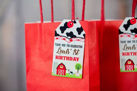 Farm Party Favor Tags -  Printable Farm Birthday Favor Tags - Barnyard Favor Tag - Barnyard Party Favor Tags - Farmer Favor Tags #catchmyparty #farm #partyfavor Barnyard Party Favors, Farm Party Favors, Farm Party Decorations, Fashion Birthday, Barnyard Party, Farm Birthday Party, Tags Printable, Farm Party, Three Little Pigs